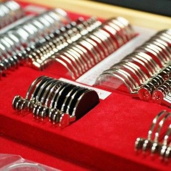 Caja metálica de 260 lentes de prueba